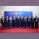 Hội đồng Tư vấn Kinh doanh APEC (ABAC) Việt Nam đón Chủ tịch nước Lương Cường và các đại biểu dự Hội nghị Thượng đỉnh Doanh nghiệp APEC – CEO Summit. (Ảnh: Lâm Khánh/TTXVN)