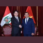 Chủ tịch nước Lương Cường hội kiến Chủ tịch Quốc hội Peru Eduardo Salhuana. (Ảnh: Lâm Khánh/TTXVN)