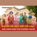 Diễu hành trang phục cổ của Việt Nam trên đường phố Thủ đô Hà Nội