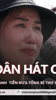 Người dân hát Quốc ca tiễn biệt Tổng Bí thư Nguyễn Phú Trọng trước nghĩa trang