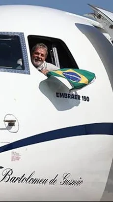 Tổng thống Brazil Luiz Inacio Lula da Silva trong một lần có mặt trên chuyên cơ Aerolula. (Nguồn: Globo)