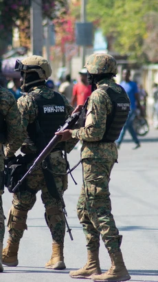 Cảnh sát siết chặt an ninh tại Port-au-Prince, Haiti. (Ảnh: AFP/TTXVN)