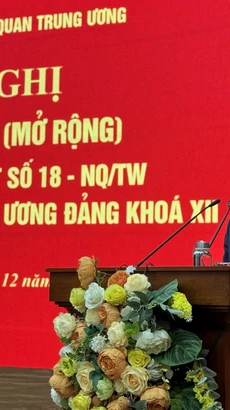 Phó Bí thư Thường trực Đảng ủy Khối Lại Xuân Lâm phát biểu tại Hội nghị. (Ảnh: Diệp Trương/TTXVN)