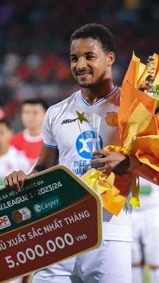 Tiền đạo Rafaelson đang xô đổ hàng loạt kỷ lục ghi bàn tại V-League 2023/24. (Ảnh: Việt Anh/Vietnam+)