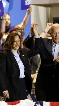 Ông Biden và bà Harris tại thành phố Pittsburg. (Ảnh: Reuters)