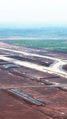 Hạng mục đường băng số 2 sân bay Long Thành dài 4.000m. (Ảnh: Hồng Đạt/TTXVN)