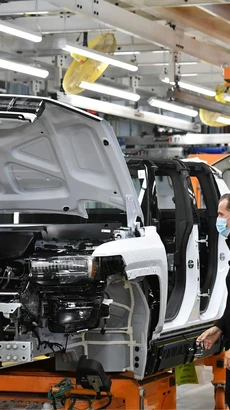 Dây chuyền sản xuất ô tô tại nhà máy của General Motors ở Detroit, Michigan (Mỹ). (Ảnh: AFP/TTXVN)