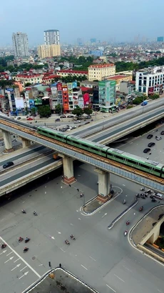 Tuyến đường sắt trên cao Cát Linh-Hà Đông (Hà Nội); (Ảnh: Huy Hùng/TTXVN) 