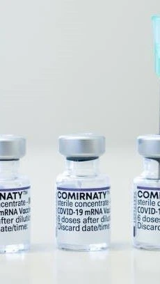 Vaccine phòng COVID-19 của hãng Pfizer-BioNTech. (Ảnh: Getty Images/TTXVN)