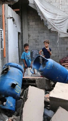 Cảnh đổ nát do xung đột Hamas-Israel tại trại tị nạn Al-Maghazi, Dải Gaza, ngày 15/7/2024. (Ảnh: THX/TTXVN)