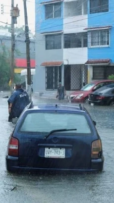 Mưa lớn gây ngập lụt do ảnh hưởng của bão Helene tại Cancun (Mexico) ngày 25/9/2024. (Ảnh: Reuters/TTXVN)