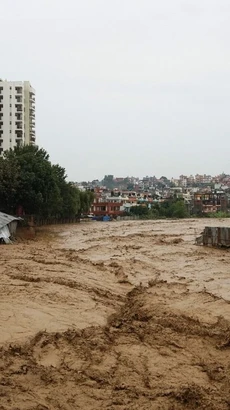 Mưa lớn kéo dài gây ngập lụt tại Kathmandu (Nepal) ngày 28/9/2024. (Ảnh: THX/TTXVN)