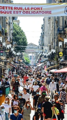 Quang cảnh phố mua sắm Sainte-Catherine ở Bordeaux, Pháp. (Ảnh: AFP/TTXVN)