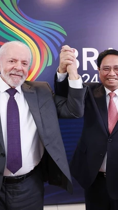 Thủ tướng Phạm Minh Chính hội kiến Tổng thống Brazil Luiz Inácio Lula da Silva. (Ảnh: Dương Giang/TTXVN)