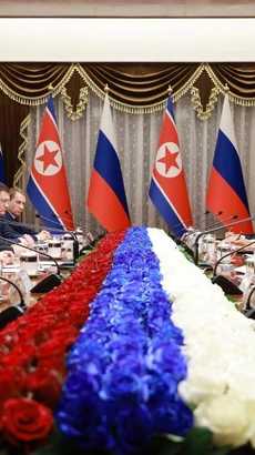 Ngày 19/6/2024, Tổng thống Nga Vladimir Putin và nhà lãnh đạo Triều Tiên Kim Jong Un đã ký hiệp ước về quan hệ đối tác chiến lược toàn diện giữa hai nước. (Ảnh: Yonhap/TTXVN)