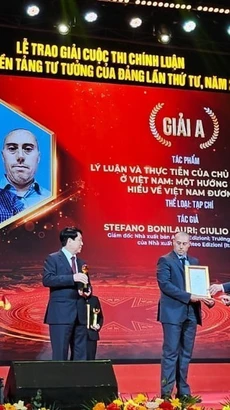 Ông Stefano Bonilauri tại Lễ trao giải Cuộc thi chính luận về Bảo vệ nền tảng tư tưởng của Đảng lần thứ Tư, năm 2024. (Ảnh do nhân vật cung cấp)