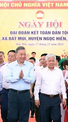 Ngày 17/11/2024, Tổng Bí thư Tô Lâm dự Ngày hội Đại đoàn kết toàn dân tộc tại ấp Mũi, xã Đất Mũi, huyện Ngọc Hiển, Cà Mau. (Ảnh: Thống Nhất/TTXVN)