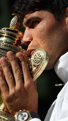 Carlos Alcaraz lần thứ 2 liên tiếp đánh bại Novak Djokovic để bảo vệ thành công ngôi vương tại Wimbledon. (Nguồn: EPA)