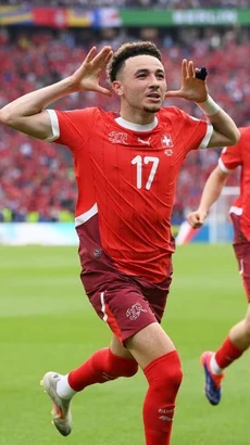 Ruben Vargas có ngày thi đấu ấn tượng để giúp Thụy Sĩ biến Italy thành cựu vương EURO. (Nguồn: Getty Images)