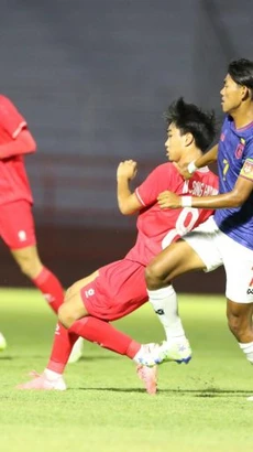 U19 Việt Nam (áo đỏ) trong trận ra quân gặp U19 Myanmar. (Nguồn: VFF)