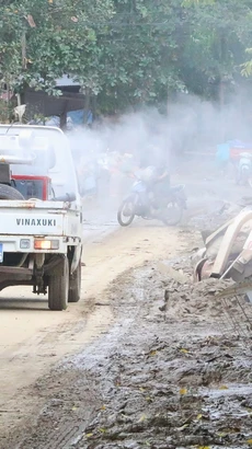 Toàn tỉnh đã tiến hành phun hóa chất, khử khuẩn môi trường tại các huyện: Lục Yên, Văn Yên, Trấn Yên, Yên Bình và thành phố Yên Bái. (Ảnh: Tuấn Anh/TTXVN)