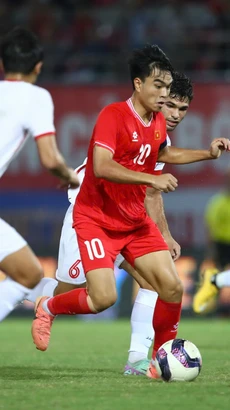 U20 Việt Nam (áo đỏ) không thể giành suất tham dự Vòng chung kết U20 châu Á 2025. (Nguồn: VFF)