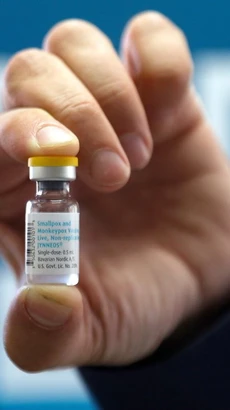 Vaccine phòng bệnh đậu mùa khỉ. (Ảnh: THX/TTXVN)