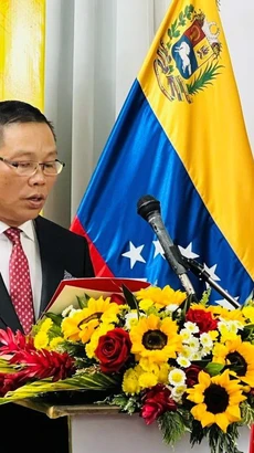 Đại sứ Việt Nam tại Venezuela Vũ Trung Mỹ phát biểu tại buổi lễ. (Ảnh: TTXVN phát)