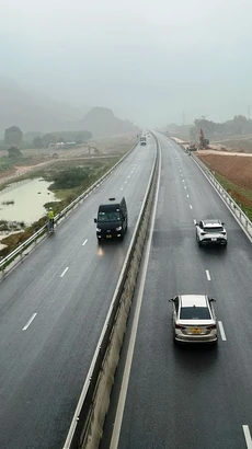 Phương tiện lưu thông trên một đoạn tuyến đường bộ cao tốc Bắc-Nam phía Đông. (Ảnh: Việt Hùng/Vietnam+)