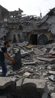 Cảnh đổ nát do xung đột Israe-Hamas tại thành phố Deir el-Balah, Dải Gaza ngày 1/5/2024. (Ảnh: THX/TTXVN)