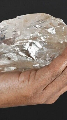 Viên kim cương khổng lồ nặng 2.492 carat được tìm thấy tại Botswana. (Nguồn: Lucara Diamon)