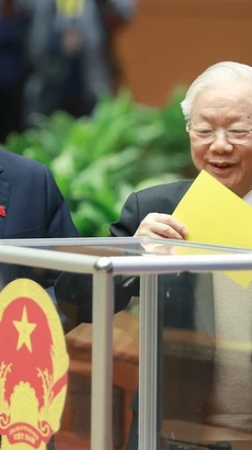 Tổng Bí thư Nguyễn Phú Trọng bỏ phiếu kiện toàn nhân sự Kỳ họp bất thường lần thứ 4, Quốc hội Khóa XV (Hà Nội, 2/3/2023). (Ảnh: TTXVN)