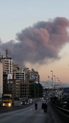 Khói bốc lên sau cuộc không kích của Israel vào trụ sở Hezbollah ở Beirut, Liban, ngày 27/9/2024. (Ảnh: THX/TTXVN)