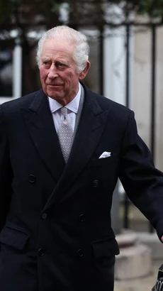 Vua Charles III xuất viện sau phẫu thuật điều trị chứng phì đại tuyến tiền liệt tại một bệnh viện ở London. (Ảnh: AFP/TTXVN)