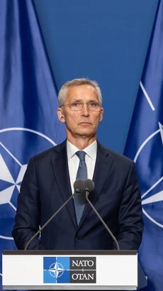 Tổng thư ký NATO Jens Stoltenberg tại một cuộc họp báo ở Budapest, Hungary. (Ảnh: THX/TTXVN)