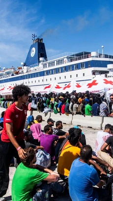 Người di cư tại đảo Lampedusa, Italy. (Ảnh: AFP/TTXVN)