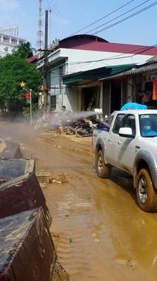 Yên Bái tập trung vệ sinh môi trường và ngăn ngừa dịch bệnh sau lũ 