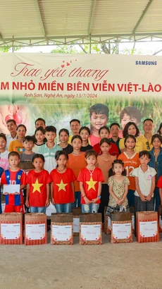 Báo Điện tử VietnamPlus tiếp nối hành trình thiện nguyện trên mảnh đất xứ Nghệ