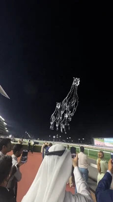 Ngựa đua bằng công nghệ drone lighting thắp sáng bầu trời Dubai