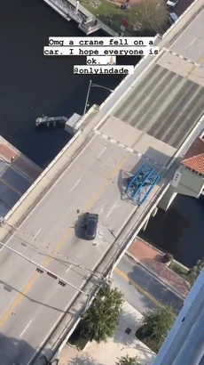 Cần cẩu rơi trúng xe ôtô đang đi trên cầu khiến 3 người thương vong