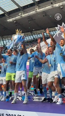 Man City diễn cảnh ăn mừng cúp vô địch như của Messi ở World Cup 2022