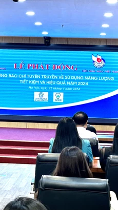 Thứ trưởng Nguyễn Sinh Nhật Tân phát biểu tại Lễ phát động Giải báo chí về tiết kiệm năng lượng. (Ảnh: Đức Duy/Vietnam+)