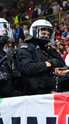 Cảnh sát chống bạo động Đức trên khán đài một trận đấu. (Nguồn: AFP)