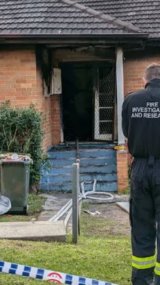 Cảnh sát bắt giữ một nam giới 28 tuổi tại hiện trường vụ cháy. (Nguồn: ABC News)