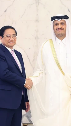 Thủ tướng Phạm Minh Chính hội đàm với Thủ tướng Nhà nước Qatar Sheikh Mohammed bin Abdulrahman bin Jasim Al-Thani. (Ảnh: Dương Giang/TTXVN)