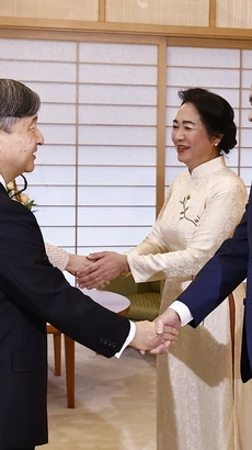 Chủ tịch Quốc hội Trần Thanh Mẫn và Phu nhân hội kiến Nhà vua Naruhito cùng Hoàng hậu Masako. (Ảnh: Doãn Tấn/TTXVN)