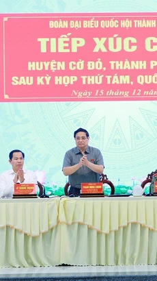 Sáng 15/12, Thủ tướng Phạm Minh Chính và Đoàn đại biểu Quốc hội thành phố Cần Thơ tiếp xúc cử tri huyện Cờ Đỏ sau Kỳ họp thứ tám, Quốc hội khóa XV. (Ảnh: Dương Giang/TTXVN)