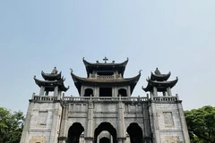 Nhà thờ đá Phát Diệm - công trình kiến trúc đặc sắc thu hút du khách