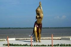 Statue of singer Shakira in the city of Barranquilla.  (Photo: AFP)