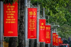 Phố phường Thủ đô rực rỡ cờ hoa kỷ niệm 134 năm ngày sinh Chủ tịch Hồ Chí Minh
